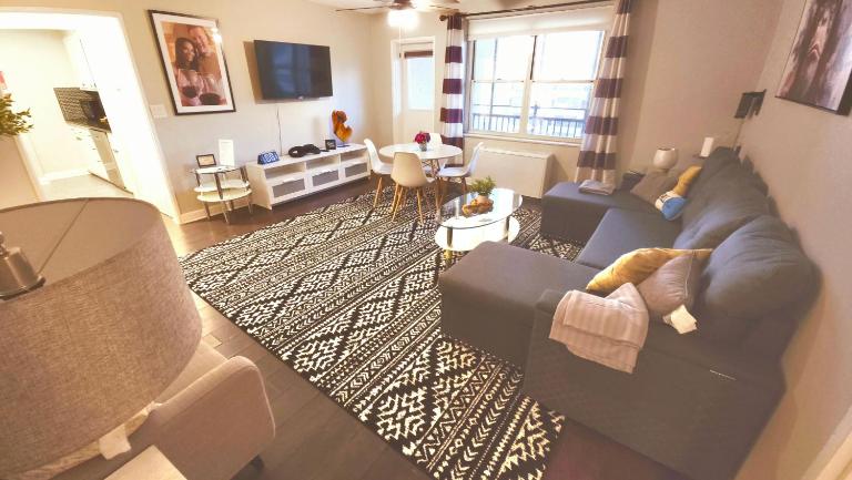 Comfy Downtown Condo With Balcony - B&B Atlanta