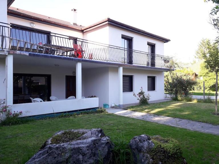 Le Jirani 90m2 calme jardin privé proche Le Phare - Chambres d'hôtes Chambéry