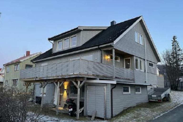 3 bedroom Villa, close to cable car, with sauna - B&B Tromsø