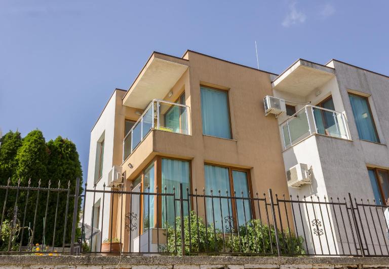 Balchik Sea View Escape 5BR Luxury with Hot Tub & Free Parking - B&B Balchik