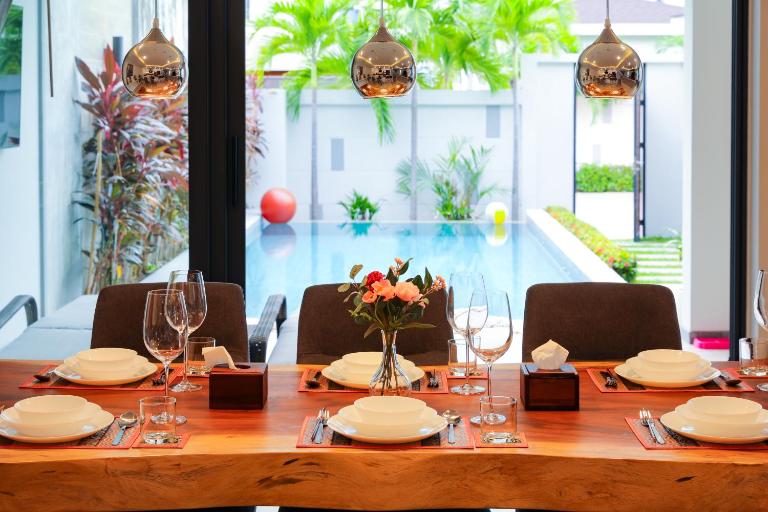 Serenity lux Pool Villa in Jomtien 5BR & 5 Mins to Beach 豪華五臥泳池別墅 5分鐘到達中天海灘 - B&B Jomtien
