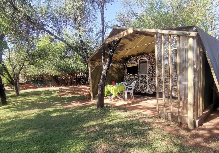 Hartbeespoort Cara-glamping self-cater units - Chambres d'hôtes Pretoria