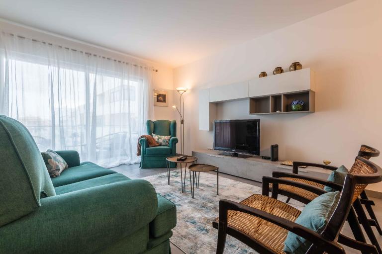 Caravelas 2-Bedroom Apartment with Pool - 50m from the Beach - Bed and Breakfast Armação de Pêra