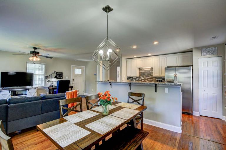 Cozy Cottage 3 beds 2 baths W outdoor grill! - B&B North Beach