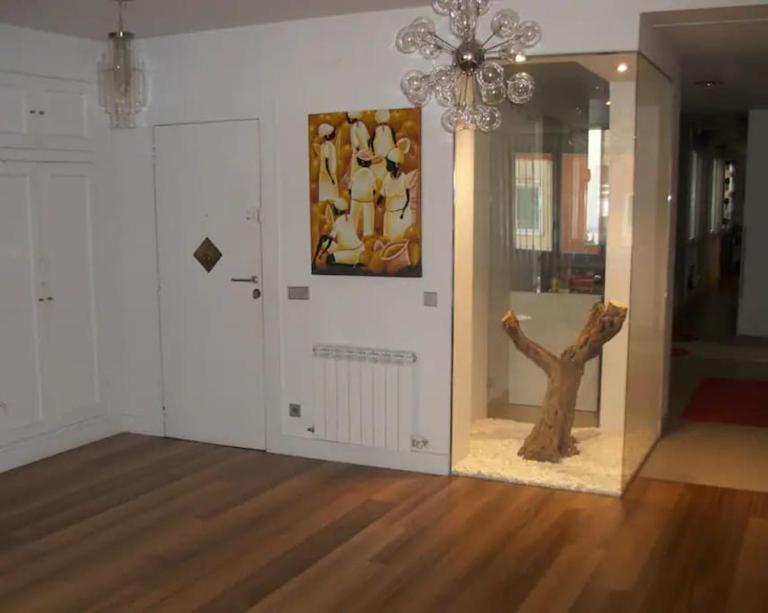 Piso grande en muy buena ubicación - Ferienwohnung Logroño
