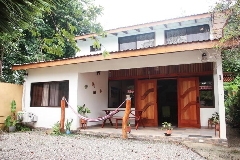 5-Minute Walk to the Beach - Perfect for Your Getaway - B&B Puerto Limón