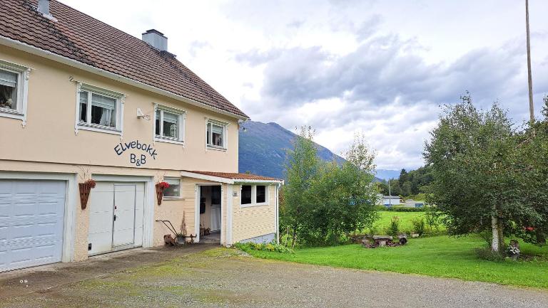 Elvebakk Bed & Breakfast - Ferienwohnung Reed