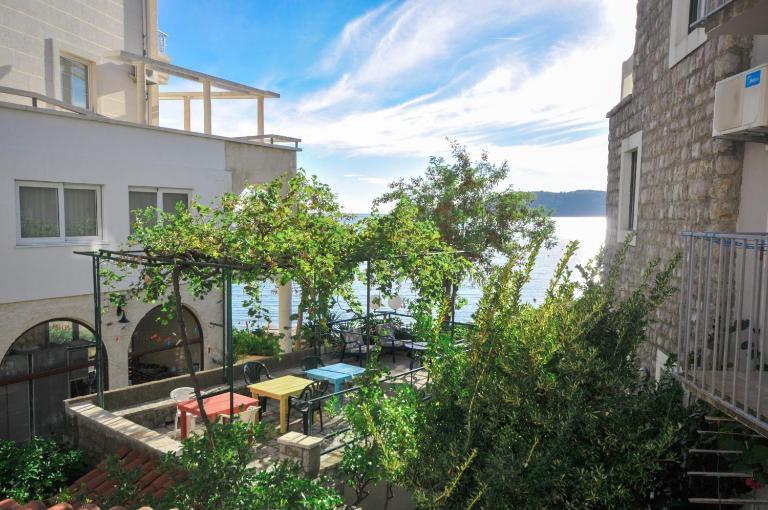 Apartments Milos Kaladjurdjevic - Bed and Breakfast Budva