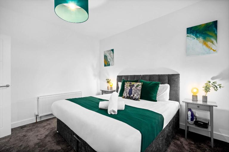 Stylish One Bedroom - Fast WiFi - On Street Parking 2BR - Bed and Breakfast Birmingham