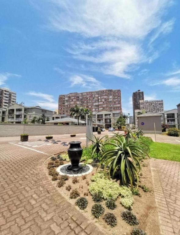 Summersands 83 North Beach Durban- 2 Bedrooms - B&B Durban