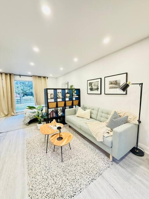 Cozy private backyard garden studio - B&B Pickering