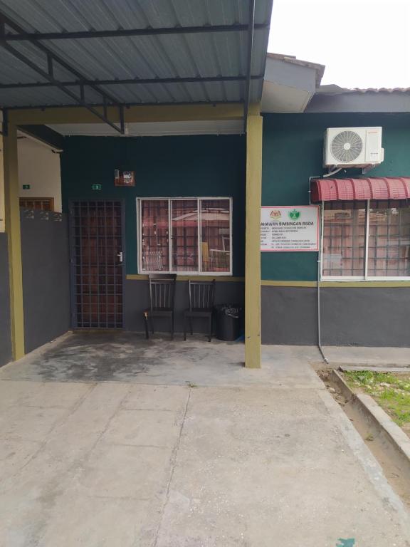 Atbas Homestay No 1 - B&B Seri Iskandar