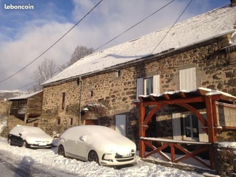 Maison proximité station de ski le lioran - B&B Laveissière