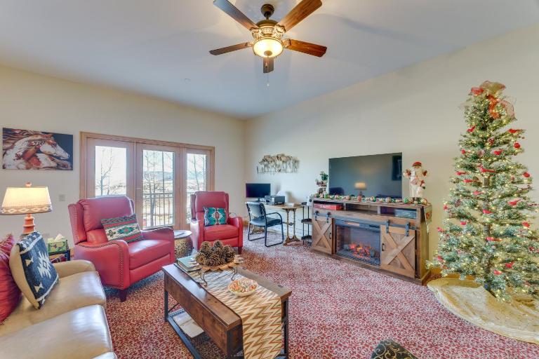 1 Mi to Skiing: Mtn-View Condo in Angel Fire! - B&B Angel Fire