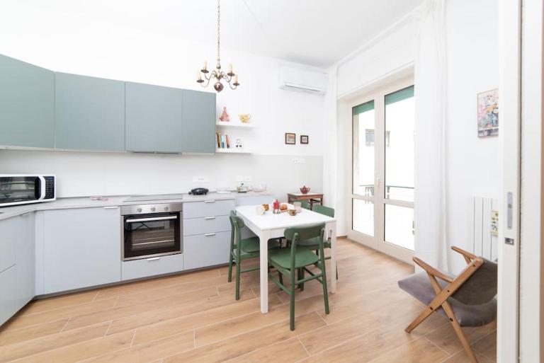 Riverside apartment with private parking - Ferienwohnung Salern