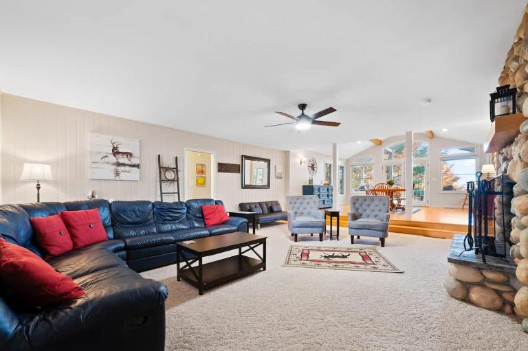 Private Home 2 miles to Downtown Bellaire - B&B Bellaire