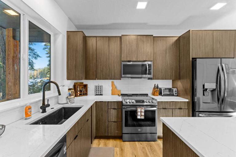 Sharlie's Chateau - Sleek, modern, new-build home near golf, park, and lake - Chambres d'hôtes McCall