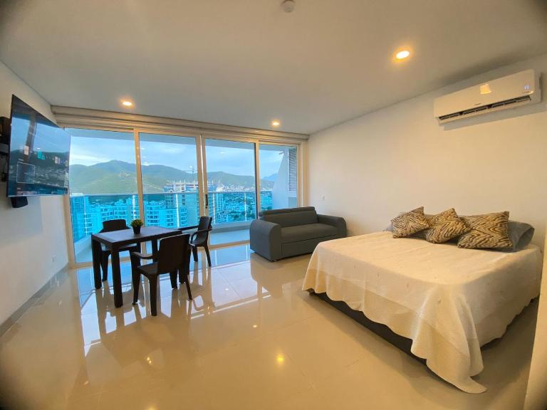 Reserva del Mar Primera Línea - Playa Salguero - Piscinas, Jacuzzi y Vista al Mar - B&B Puerto de Gaira