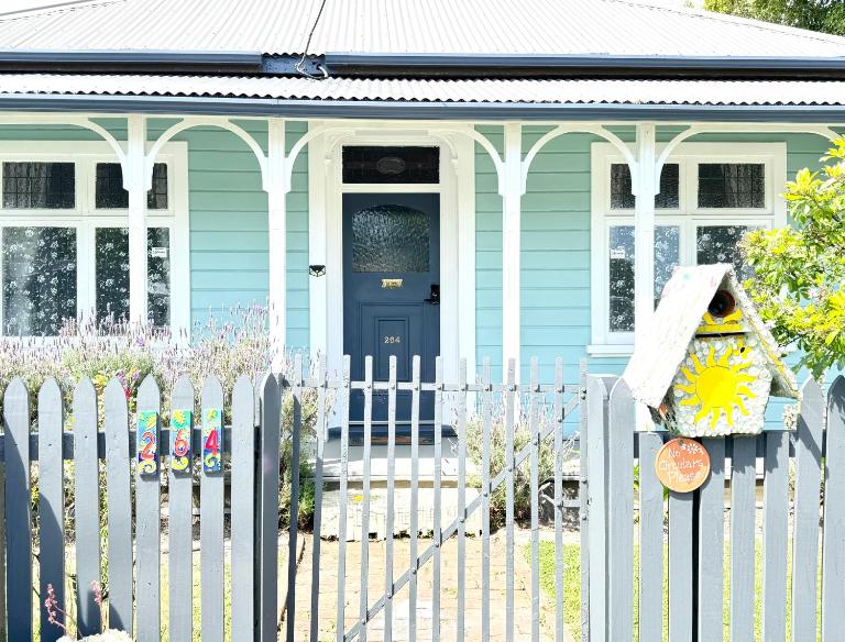 298 Home - CBD 4BR with Free Parking - B&B Christchurch
