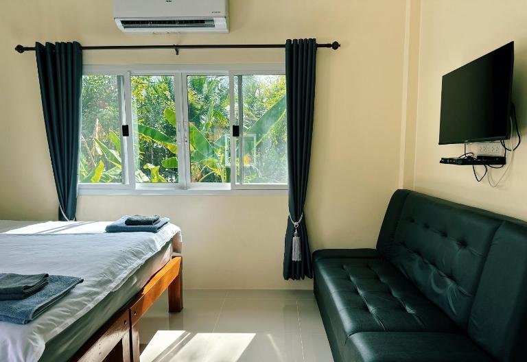 บ้านอยู่ดีโฮมสเตย์ - B&B Ban Hua Khao