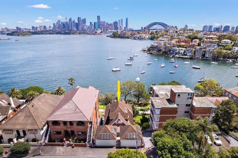 Harbourfront Haven 4BR Retreat with Stunning Views of Sydney Iconic Landmarks - B&B Sydney