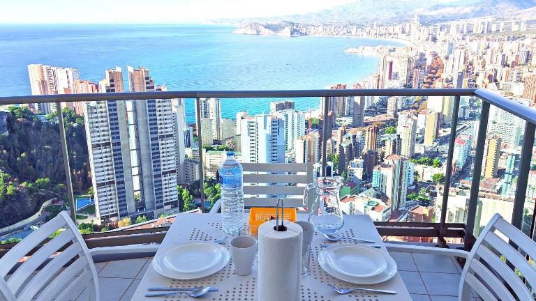 36th floor - Highrise apartment with private terrace & amazing sea views - Bed and Breakfast Benidorm