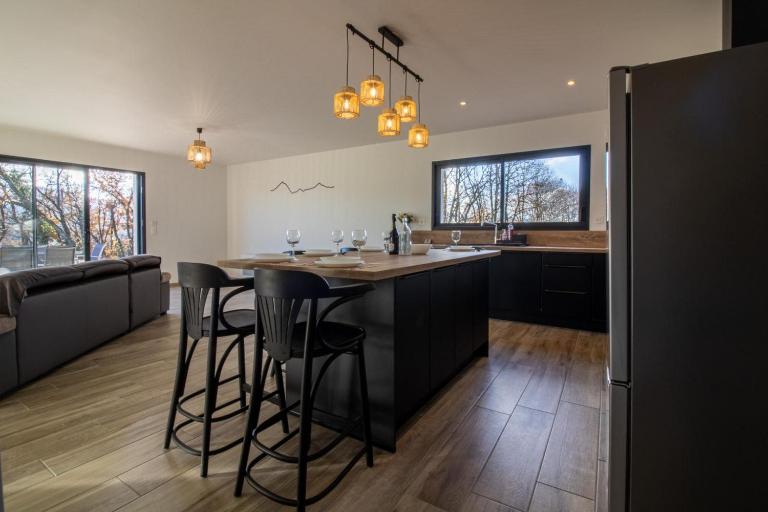 Maison neuve face aux Pyrénées - B&B Loucrup