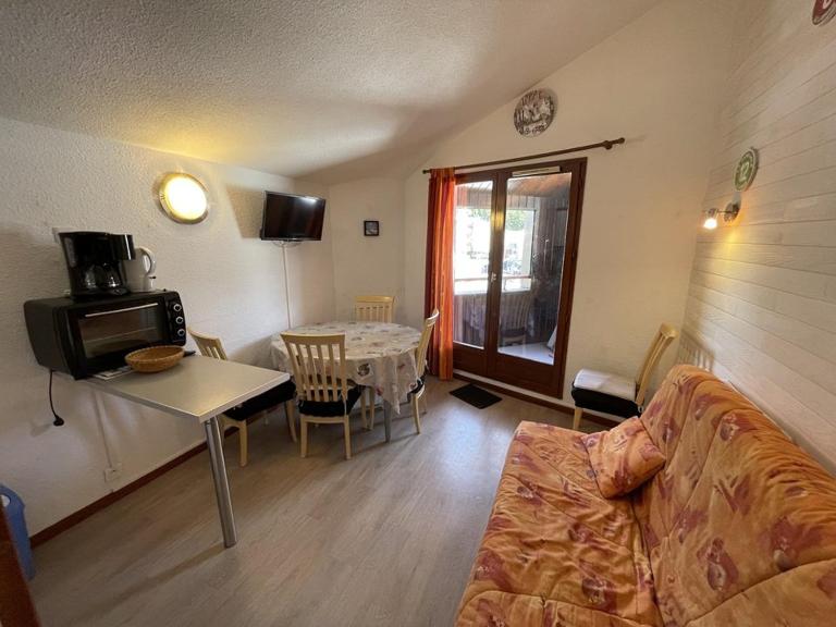 Charmant T2 cabine au Lioran, balcon sud-est, 4 personnes - FR-1-787-98 - Ferienwohnung Laveissière