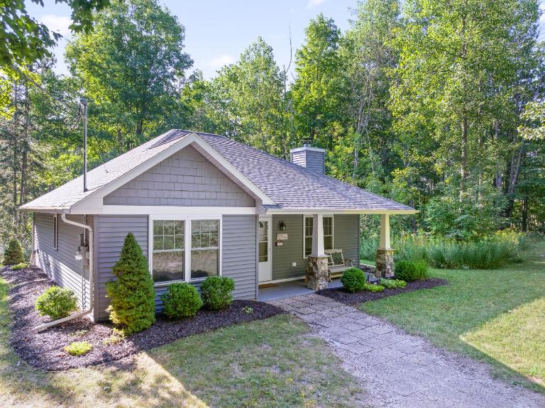 Blue Bear Cottage at Simple Life Rentals - Chambres d'hôtes Fish Creek