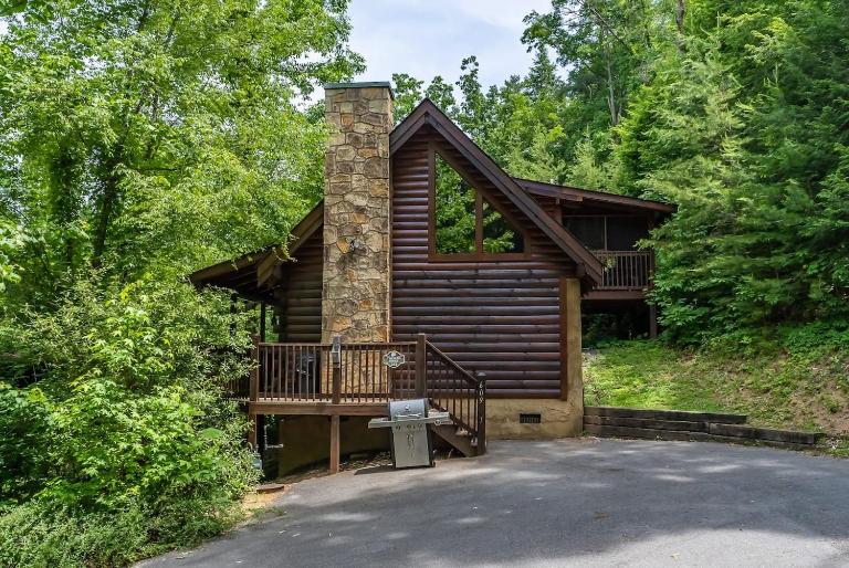 Eagles Ridge Cabin Hot Tub, Jacuzzi & Pool Table - Ferienwohnung Pigeon Forge