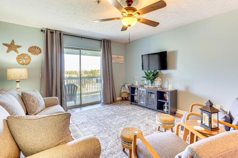 Walk to Beach: Condo w/ Balcony in PCB! - B&B Panama City Beach