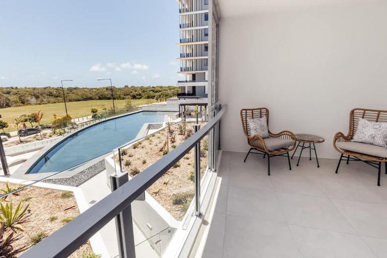 Azzure Bliss at Bokarina Beach - Bed and Breakfast Kawana Waters