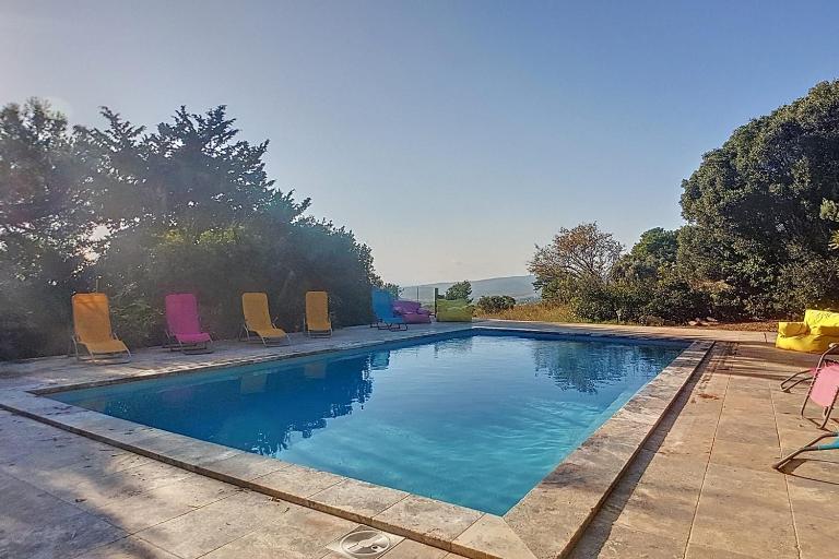 Spacious house with pool in Castellet - Ferienwohnung Le Castellet