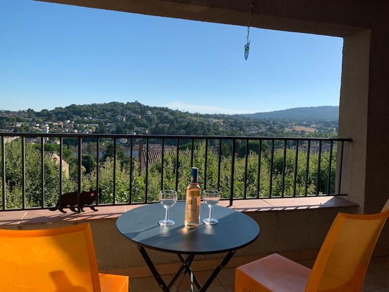 Duplex T3 climatisé centre terrasse parking payant - Bed and Breakfast Manosque
