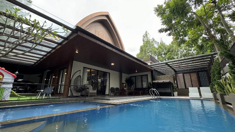 Villa Vamella at Vimala Hills 6 Bed Room Private Pool Billiards Karaoke - Bed and Breakfast Cipaok