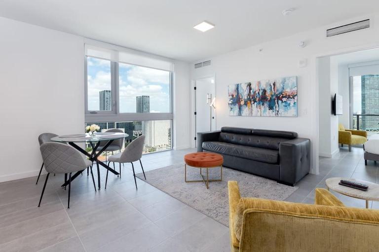 Amazing 2 BR 30th Floor Downtown Free Parking - B&B Miami