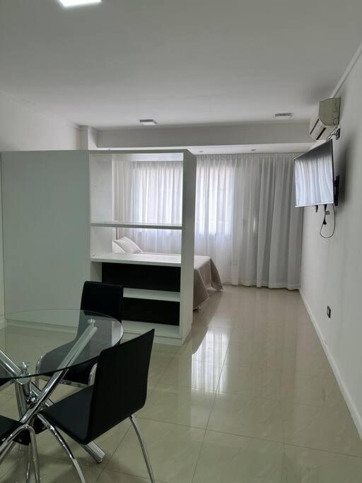 Monoambiente céntrico con cochera - Ferienwohnung San Luis