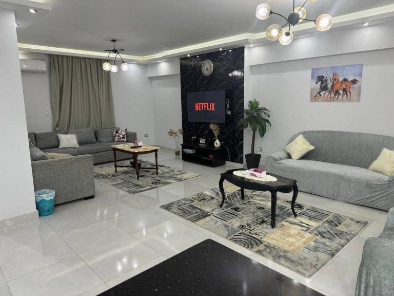 Cozy Modern Apartment In El-Nozha by Landmark Stays - B&B El Cairo