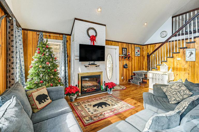 5 Mi to Blue Ridge Parkway: Mountain Cabin in Cana - B&B Fancy Gap