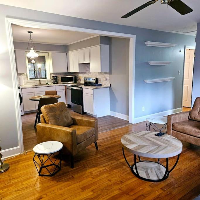 Charming Charlotte city Vacation Home - Bed and Breakfast Charlotte