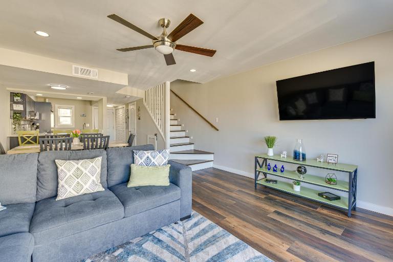 Walk to Okaloosa Island Beach: Coastal Condo! - B&B Fort Walton Beach