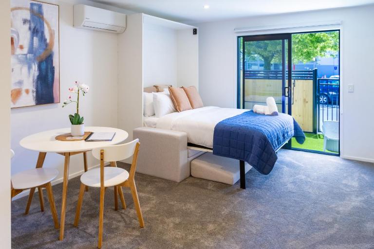 Light-Filled Studio Close to South City Mall - B&B Christchurch