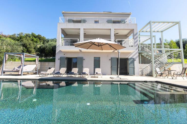 J&J Villa - B&B Karyofyto
