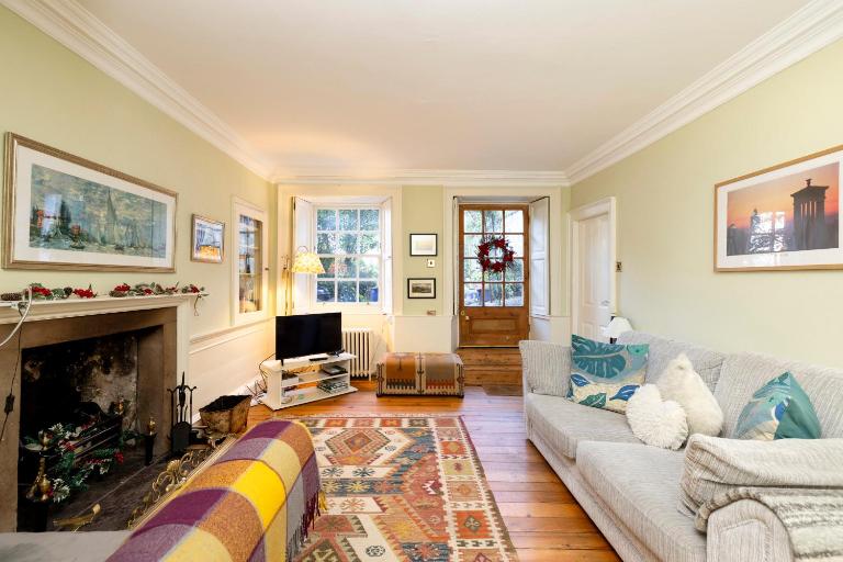 JOIVY Beautiful apartment, private garden, Calton Hill - B&B Edimburgo