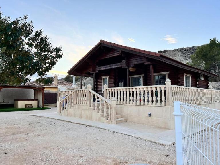 La casica de madera con Jacuzzi exterior y barbacoa - B&B Murcia