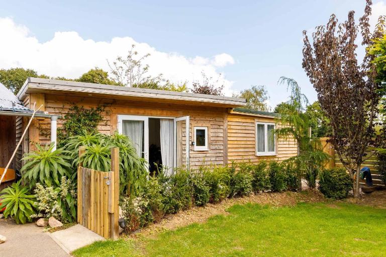 Cosy Cabin Retreat Close to Beaches - B&B Birdham