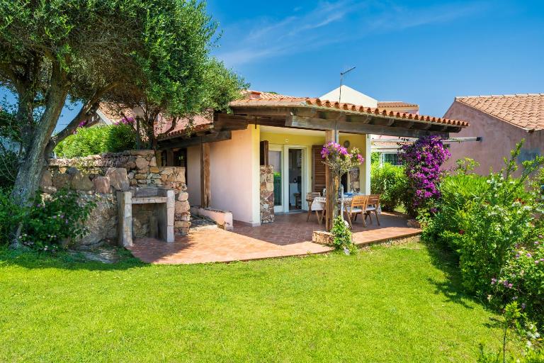 NOVITA' Dimora Delfino - Spiaggia Privata, WIFI, AC - Bed and Breakfast Golfo Aranci