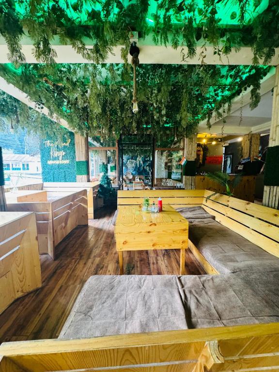 The Mad King's House & Cafe - B&B Manāli