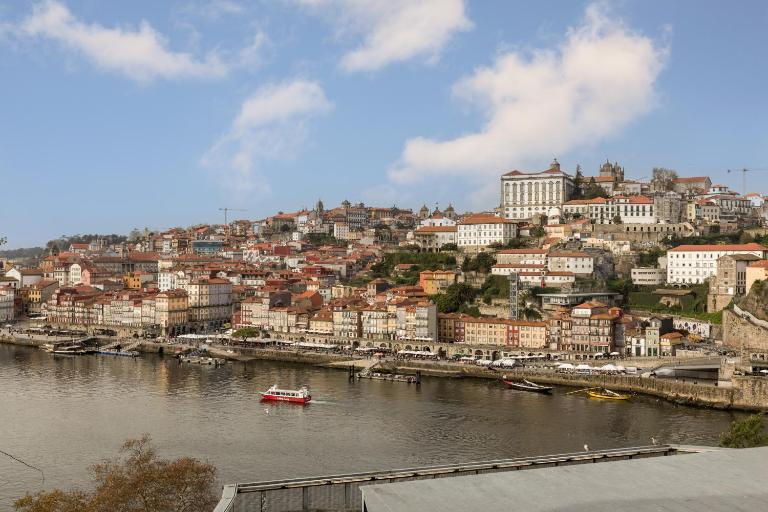Douro's Bridge View - Swimming pool - B&B Vila Nova de Gaia