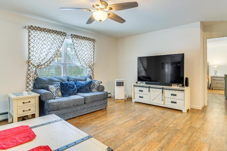 Near Skiing: Serene Harrison Retreat w/ Fire Pit - Bed and Breakfast Bridgton
